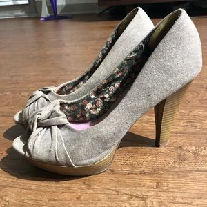 Peep toe heels